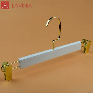 <span class=keywords><strong>Lavinia</strong></span> Vendita all'Ingrosso di Fabbrica Appendiabiti in Legno Bianco Personalizzabili con Logo e Gancio Argento o Oro - Product Image 5