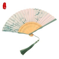 Éventail pliant artisanal en bambou de style ancien vert avec motif papillon pour la danse Hanfu Cheongsam personnalisée