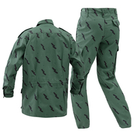 Uniforme d'entraînement tactique de sécurité tanzanien en camouflage vert Ensemble veste et pantalon de combat personnalisés pour des conditions de terrain difficiles