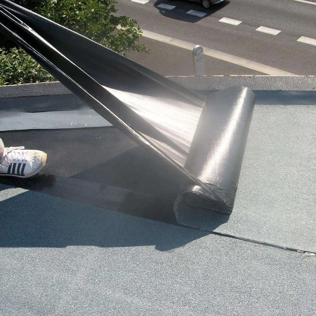 Système de toiture de haute qualité membrane imperméable au bitume auto-adhésif membrane de toiture imperméable feutre imperméable pour toiture