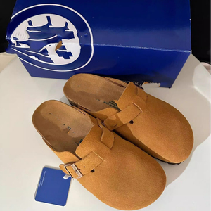Mules classiques de luxe en daim et liège, style Birkenstock, de haute qualité, personnalisables, en promotion - Product Image 3