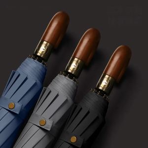 Nuevo Paraguas Plegable Automático de 3 Secciones con Mango de Madera, Diseño Personalizado, Compacto, Resistente al Viento y a la Lluvia - Product Image 4