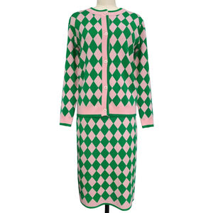 مصنع جديد متماسكة بدلة الموضة جولة الرقبة أرجايل سترة سترة المرأة حزمة طويلة الورك اثنين من قطعة تنورة سترة مجموعة - Product Image 1