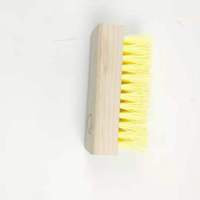 Brosse à chaussures industrielle jaune à poils ondulés avec manche en bois, personnalisable OEM, outil de nettoyage de chaussures