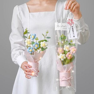 Ramo de 5 Flores de Lana Tejidas a Mano, Flores de Punto DIY, Regalos de San Valentín para Novias y Amigas - Product Image 4