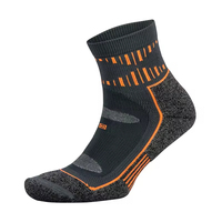 Chaussettes anti-friction personnalisées à grande capacité, emballées sous blister, pour hommes et femmes, minimisant la friction et évacuant la transpiration.