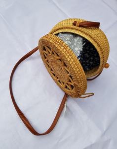 Bolso Bandolera Redondo de Ratán Hecho a Mano con Diseño de Mandala Impreso, Dos Correas de Perlas, Moda de Primavera Verano para Mujer - Product Image 5