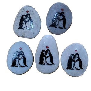 Op maat gemaakte, volledig gegraveerde, hoogglans gepolijste gemengde rivierkiezelsteen, gepersonaliseerde buiten decoratie steen - Product Image 5
