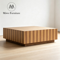 Table basse carrée moderne rétro, table basse en bois plaqué à rayures verticales bicolores, table centrale pour salon