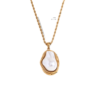 Collier pendentif imitation perle baroque irrégulière en acier inoxydable or 18 carats de style européen et américain vintage