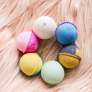 Ventas al por mayor Embalaje Premium Máquina de prensa múltiple de plástico Baño orgánico Fizzer Aceite esencial Bombas de baño Juego de regalo - Product Image 1