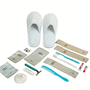 <span class=keywords><strong>Kit</strong></span> d'articles <span class=keywords><strong>de</strong></span> toilette jetables <span class=keywords><strong>de</strong></span> luxe pour hôtel, en gros, comprenant un <span class=keywords><strong>kit</strong></span> dentaire, un peigne et un ensemble <span class=keywords><strong>de</strong></span> chaussons jetables en peluche blanche pour invités - Product Image 1