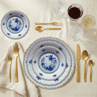 Service de table de luxe en porcelaine fine avec motif floral bleu et or véritable, ensemble d'assiettes opulentes pour mariage