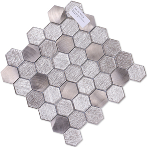 Phật Sơn Nhà Máy Mosaico Không Thường Xuyên Tổ Ong Brushed Aluminum Gạch Tuyến Tính Long Lanh Màu Xám Vàng Kim Loại Thủy Tinh Bằng Tia Nước Hexagon <span class=keywords><strong>Mosaic</strong></span> - Product Image 4