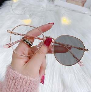 Gafas de Computadora con Lentes de Color Cambiante, Redondas, Anti Luz Azul, Fotocromáticas para Mujer, Moda 2024, Venta al Por Mayor - Product Image 2