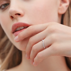 Bague <span class=keywords><strong>de</strong></span> fiançailles <span class=keywords><strong>de</strong></span> luxe en argent sterling 925 avec moissanite élégante taille D VVS et demi-bague éternité, cadeau idéal - Product Image 4