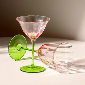 Copa de cóctel floral con tallo rosa y verde de 301-400 ml para fiestas, martini y vino - Product Image 4