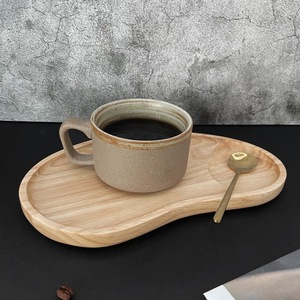 Plateau irrégulier en bois massif pour servir café, thé, desserts, assiette en bois réutilisable avec support pour tasses - Product Image 4