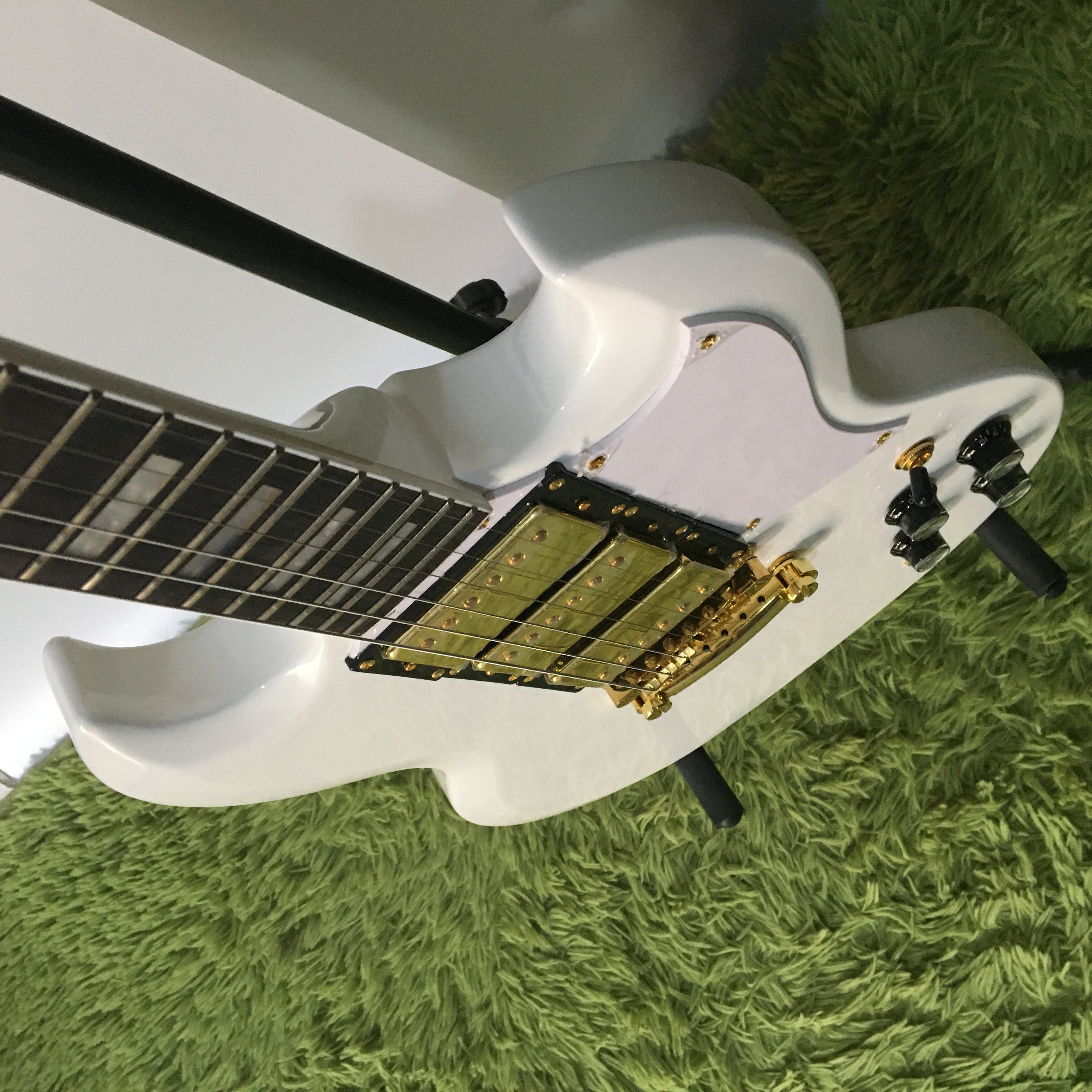 Epiphone SGスタイル エレキベース ホワイト Epiphone SGスタイル エレキベース ホワイト - メルカリ