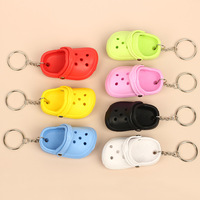 En gros, porte-clés mini pantoufle mignonne en PVC, style sabot, avec pendentif
