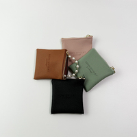 Pochette à bijoux en cuir PU 8x8cm avec fermeture éclair, logo personnalisé, marquage à chaud, échantillon gratuit, OEM/ODM disponible pour l'emballage de bijoux - Vente en gros