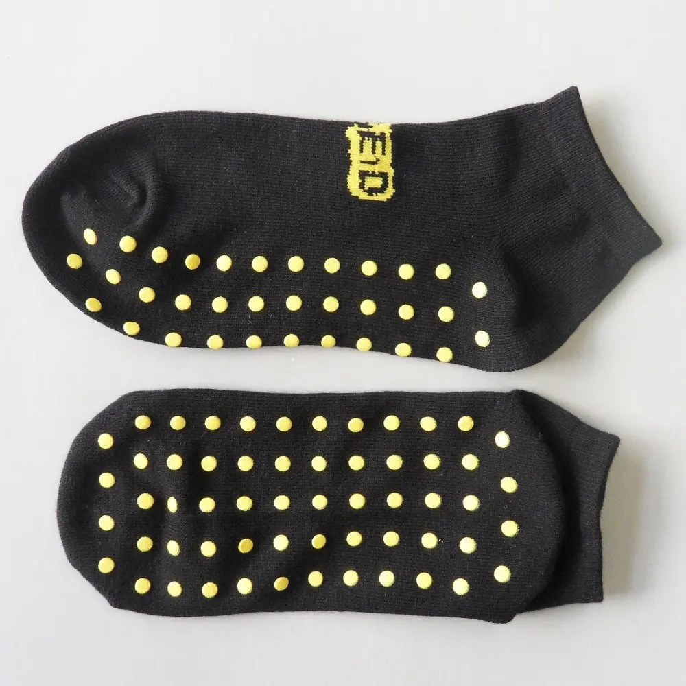China Supplier PVC Grips Bottom Socks For Indoor Trampoline Parks Sock Cotton Non Slip Jump Bounce Socks Adult