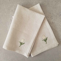 Serviettes en lin de luxe pour mariage - Blanches avec broderie délicate, artisanat exquis pour mariages, dîners raffinés, rehaussez la classe de votre table
