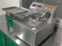 Machine à tempérer le chocolat au lait automatique MM08 largement utilisée, bon marché et en parfait état
