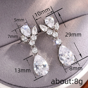 Orecchini Pendenti a Goccia con Zirconi, Eleganti Orecchini Pendenti di Lusso Leggero per Donne - Product Image 3