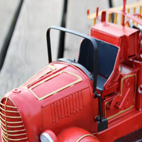 Modèle de camion de pompiers rétro nostalgique, artisanal en fer forgé, miniature d'ancien véhicule de pompiers pour la décoration de la maison, du bar et du café, artisanat décoratif