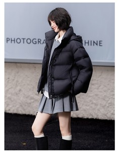 Vente en gros : Nouvelle doudoune courte pour femme, hiver 2025, tendance, décontractée et polyvalente, 90 % duvet de canard, haute qualité - Product Image 2