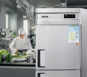 Réfrigérateur-congélateur à deux portes de 30 pieds cubes en acier inoxydable avec refroidissement par ventilateur, contrôle numérique de la température et porte à fermeture automatique pour restaurant - Product Image 5