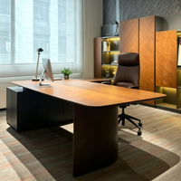Bureau de direction en bois de luxe, bureau moderne en forme de L avec armoire de rangement latérale et tiroirs
