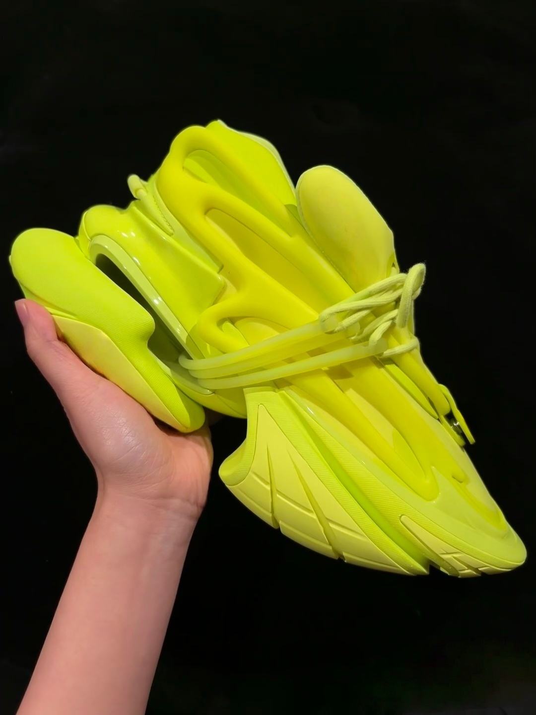 สีเหลือง