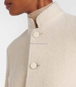 Veste de luxe pour femmes, uniforme élégant, qualité supérieure, col montant, chaude, coupe régulière, blanche, boutonnée devant, en laine Spagna - Product Image 6