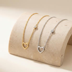 Collar de Acero Inoxidable para Mujer con Colgante de Corazón Calado de Circonita, Cadena de Clavícula Sencilla - Product Image 2