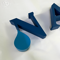 Enseigne lumineuse LED 3D personnalisée avec lettres bleues rétroéclairées, lettres en acier inoxydable miroir avec halo lumineux pour la réception de bureau