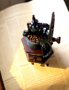 เครื่องบดกาแฟแบบ<span class=keywords><strong>มือ</strong></span><span class=keywords><strong>หมุน</strong></span> วัสดุไม้และเหล็กหล่อ <span class=keywords><strong>ราคา</strong></span>โรงงาน รุ่นทันสมัย - Product Image 6