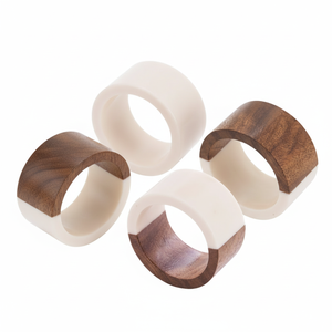 Rond de serviette en résine de bois personnalisé fait à la main pour la décoration de table de fête de mariage à la maison ou à l'hôtel - Product Image 1