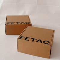 Boîtes d'expédition en papier kraft brun personnalisées, matériau écologique pour l'emballage des vêtements, peuvent être imprimées avec des logos noirs