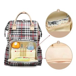 Échantillon Gratuit : Sac à Dos à Carreaux Élégant pour Maman, Sac à Langer, Porte-Bébé avec Port de Chargement USB, Sac de Voyage Polyvalent pour Bébé et Activités de Plein Air - Product Image 4