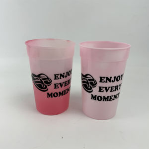 أكواب OEM مخصصة بسعر رخيص للملاعب أكواب بلاستيكية لبيرة حفلات الزفاف كوب للمناسبات مع شعار - Product Image 6