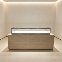 Comptoir de Présentation Minimaliste Personnalisé en Bois Naturel Sans Cadre avec Tiroirs de Rangement et Vitrine en Verre Trempé pour Magasins