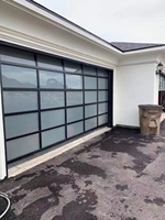Porte de garage sectionnelle en aluminium noir avec verre et support arrière, miroir intégré, commande Wi-Fi, porte métallique pour maisons