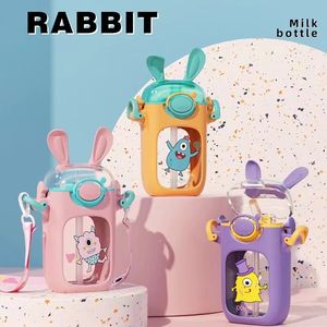 Bouteille d'eau portable pour enfants, motif lapin, avec paille, mignonne et super mignonne, pour l'été - Product Image 1