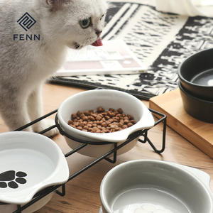 Nuovo Design produttore di articoli per <span class=keywords><strong>animali</strong></span> domestici ciotola per <span class=keywords><strong>animali</strong></span> domestici proteggere la colonna vertebrale simpatico impronta di gatto in ceramica cibo per gatti doppia ciotola prodotti per <span class=keywords><strong>negozio</strong></span> di <span class=keywords><strong>animali</strong></span> - Product Image 3