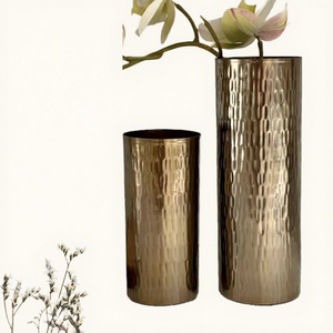 Pot de fleurs cylindrique en métal martelé doré moderne pour la décoration intérieure - Product Image 3