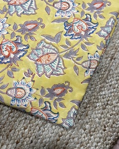 Tela de Algodón Indio Estampada a Mano con Diseño Floral, Ligera, 110 GSM, para Textiles del Hogar, Vestidos, Bolsos, Cortinas y Fundas - Product Image 2