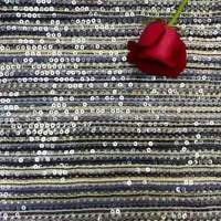 Tissu tricoté à rayures teintes en fil et brodé de sequins 100 % polyester, design personnalisé DSL, pour robes de soirée et vêtements de fête
