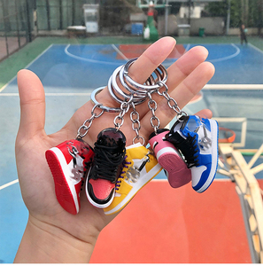 Llavero de Plástico PVC Personalizado al por Mayor, Juego de Llaveros de Tenis y Baloncesto, Mini Llavero de Zapato, Mini Llavero de Zapatilla Deportiva 3D - Product Image 5
